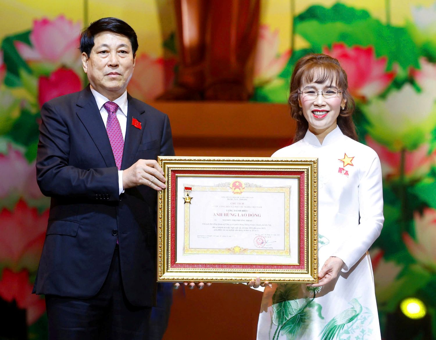 Tiến sĩ Nguyễn Thị Phương Thảo nhận danh hiệu Anh hùng Lao động: Biểu tượng bản lĩnh, nhân văn và hội nhập- Ảnh 1. Tiến sĩ Nguyễn Thị Phương Thảo nhận danh hiệu Anh hùng Lao động: Biểu tượng bản lĩnh, nhân văn và hội nhập- Ảnh 1.