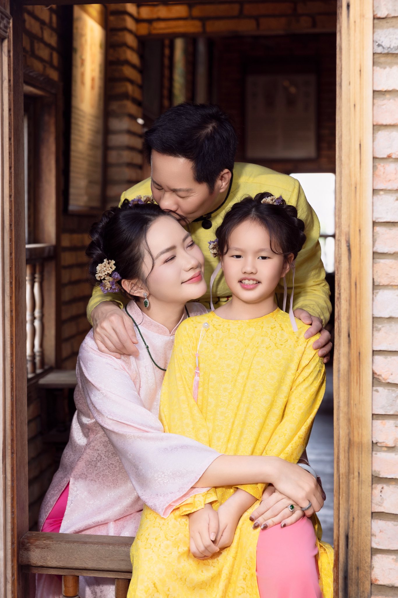 Đại gia U65 si mê mỹ nhân Việt kém 26 tuổi bất chấp thế nào, tặng toàn bộ tài sản hàng trăm tỷ- Ảnh 3. Đại gia U65 si mê mỹ nhân Việt kém 26 tuổi bất chấp thế nào, tặng toàn bộ tài sản hàng trăm tỷ- Ảnh 3.