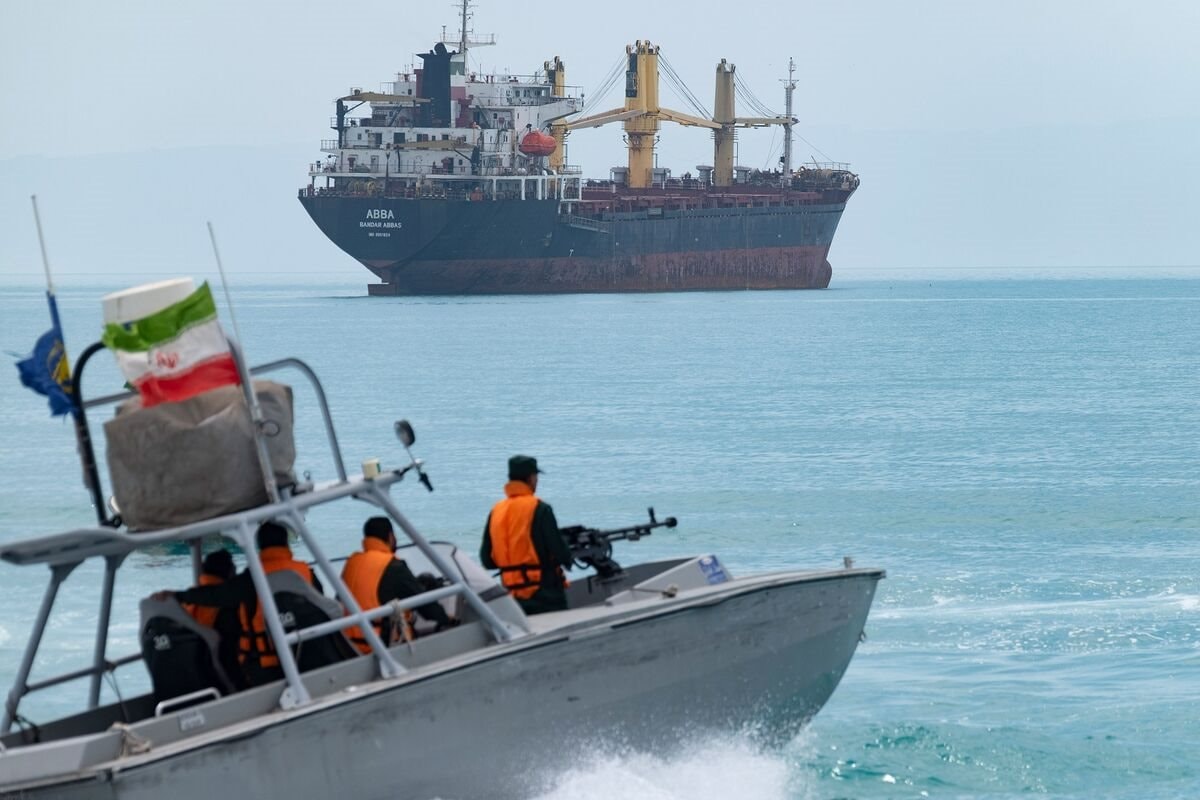 Thị trường dầu mỏ toàn cầu sẽ như thế nào nếu eo biển Hormuz đóng cửa hoàn toàn? - Ảnh 3.