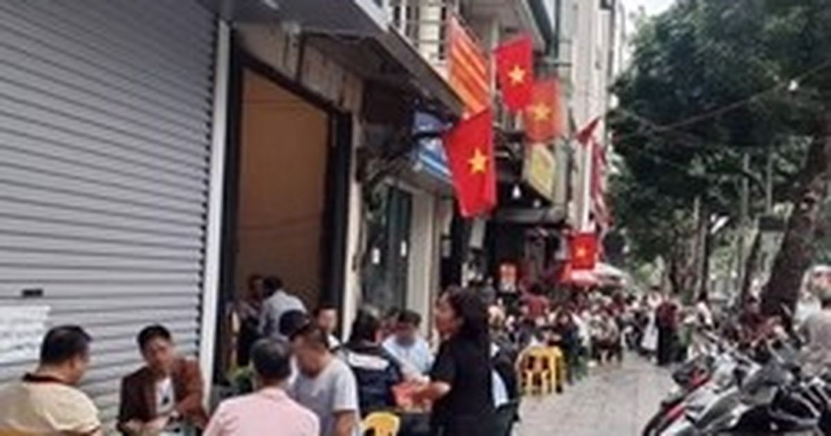 Hà Nội: 2 chỉ huy và 14 cán bộ công an phường ‘không hoàn thành nhiệm vụ’ vì để vi phạm trật tự đô thị, ùn tắc
