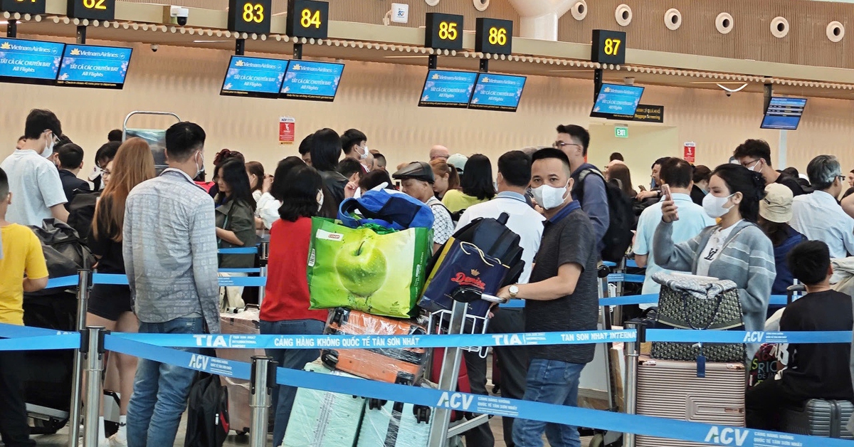 Giá vé máy bay lễ 30-4 cao như Tết